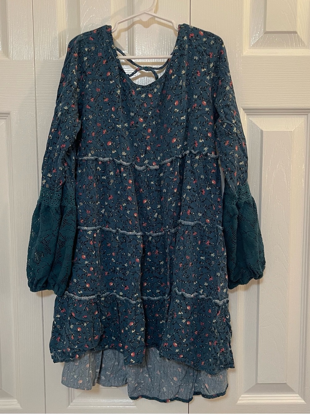 art class Teal Floral Tiered Dress with Lace Sleeves